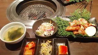 細い路地の韓国が美味しい