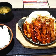 トンテキ定食 マヨネーズかけすぎましたー(汗)