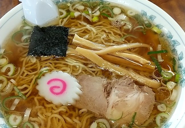 スッキリと深みのあるラーメンです。