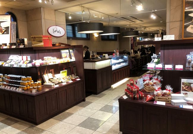 ホテルの朝食に出るジャムも購入できる