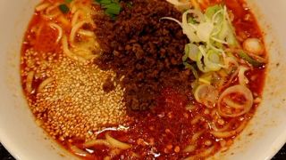 非常に狭くて混雑