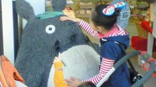 店先の大きなトトロが大人気でした