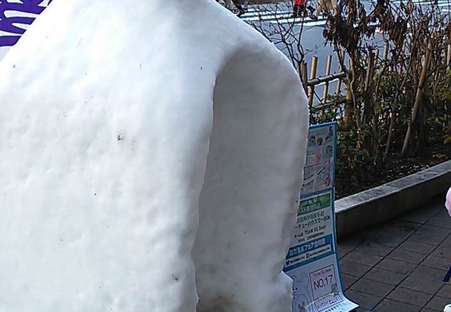 今年は干支など似た雪像が多めで面白さはいまひとつ