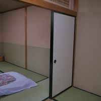 手前の４畳間で、真っ暗にして就寝しました。