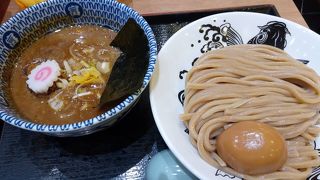 フードコートで濃厚つけ麺