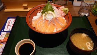 日帰り温泉にあるお食事処。