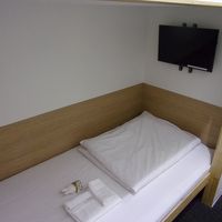 テレビもありますし、タオルや歯磨きセットも用意されていました