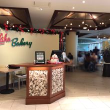 ダイニング入口。店内はロコで満席！