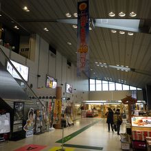 2階ロビー 右側ブルースカイ