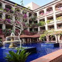 ロビーからの中庭の眺め