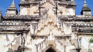 間近で見ると迫力がある。修復された美しい姿が見られる。