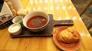 ウラジオストク駅からすぐ、レストランや大衆食堂が立ち並ぶエリアです