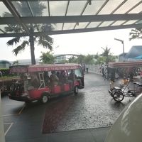 海上ヴィラにはカートで移動