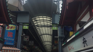 浅草のアーケード商店街
