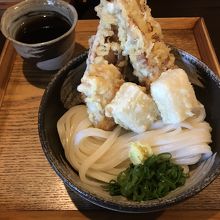 黒ちくの天ぷらのぶっかけうどん