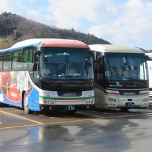 高速路線バスが休憩します