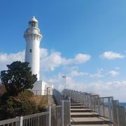 灯台から海岸風景を楽しむ