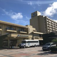 HOTELのメイン入口は大通りからは少し奥に入ります