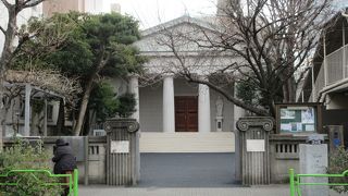 ステンドグラスがきれいです