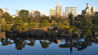 紀伊国屋文左衛門の屋敷跡を三菱財閥の岩崎弥太郎が整備した日本庭園