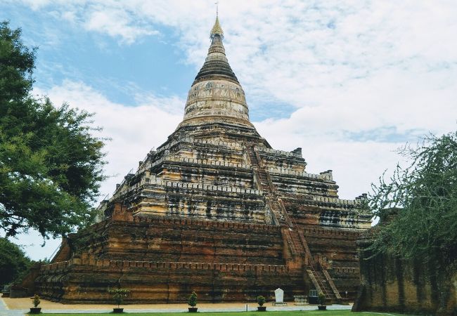 私が訪れた2019年08月、残念ながら仏塔に登ることは禁止されていた。
