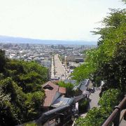 会津若松駅～飯盛山を結ぶほどほど賑わう普通のバイパス