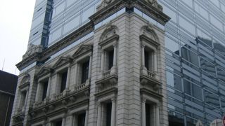 ユニークな外観の建物