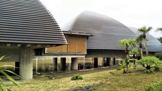 奄美ﾊﾟｰｸの中の美術館。