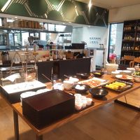 朝食バイキングは数品だけです。