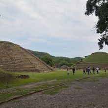 遺跡に入ってすぐに開けたアローヨ広場があります。