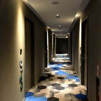 POPな感じの廊下