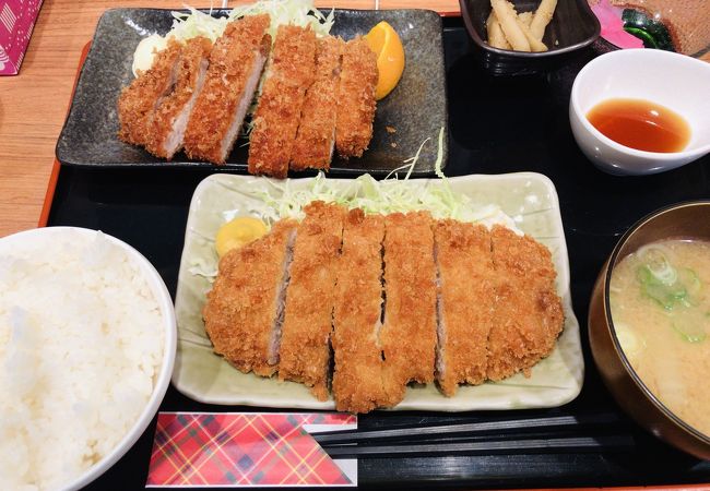 とんかつ食べ比べ定食はコスパ高し！