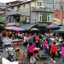 賑わう市場