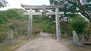 萩城跡指月公園内にある神社