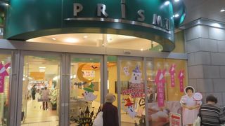 福井駅直結。お土産店、飲食店、スーパーまであります