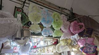 結婚祝い品の店もありました