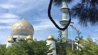 お祈りしている人が2人いたので中に入ることは遠慮しました。