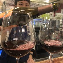 最初の１杯は注いでくれます