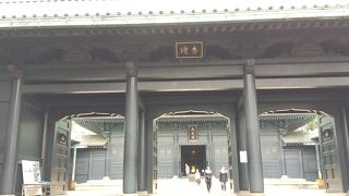 大成殿に続く立派な門