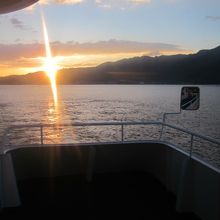 早朝のフェリーから、ちょうど日の出の景観が楽しめました