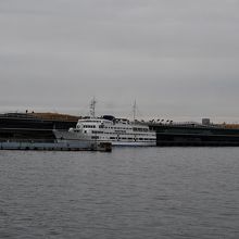 客船が停泊している大桟橋