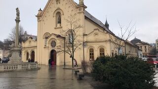 外観は質素な感じ