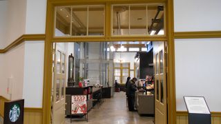 国の重要文化財駅舎のカフェ