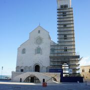 アドリア海に面した美しい街、トラーニ大聖堂は街の誇り