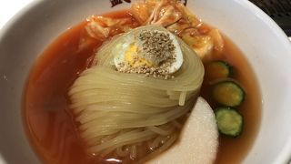 盛岡駅前で人気の冷麺を