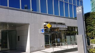 キレイなビルです。