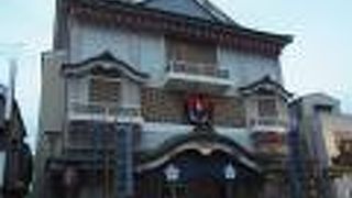 歌舞伎座風の建物