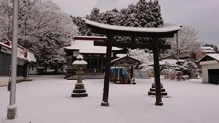 大湊駅近くの境内が広い神社。神社の見事な新雪の景色に感動♪