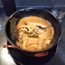 豚骨醤油 770円。