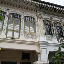 …こんな落ち着いた色合いのお宅も。